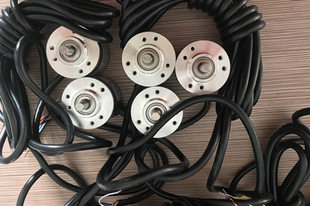 �λ��ʽλ�Ƃ����������c(di��n)���ֲ��(l��i)��