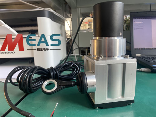 ���Kλ�Ƃ��������b�r(sh��)ƽ�ж����S�С�0.3mm���`��